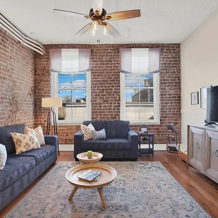 Midtown Pointe Apartment